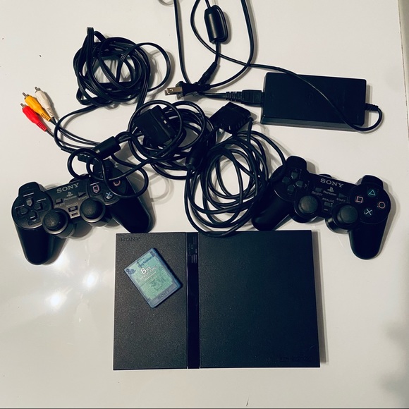 Sony PlayStation 2 (PS2) with 2 controllers + memory card - Picture 13 of 13
